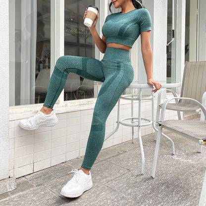 Short-sleeved set and trousers