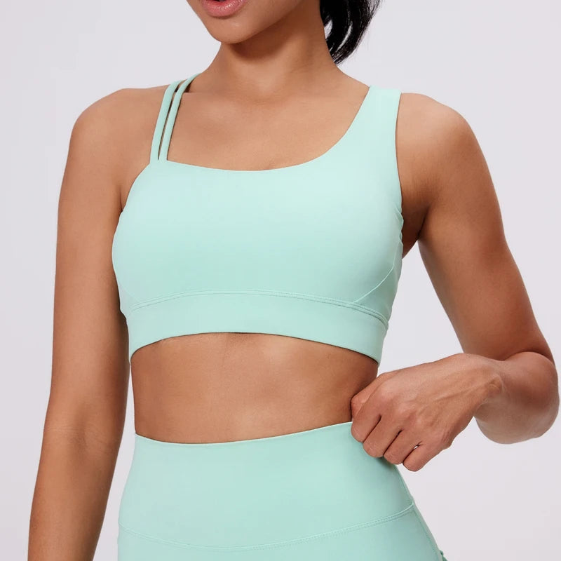 QINACTIVE Women's Sports Bra with Asymmetrical Shoulder Straps Yoga Top Removable Pads Beautiful Back Fitness Outfit Yoga Bra