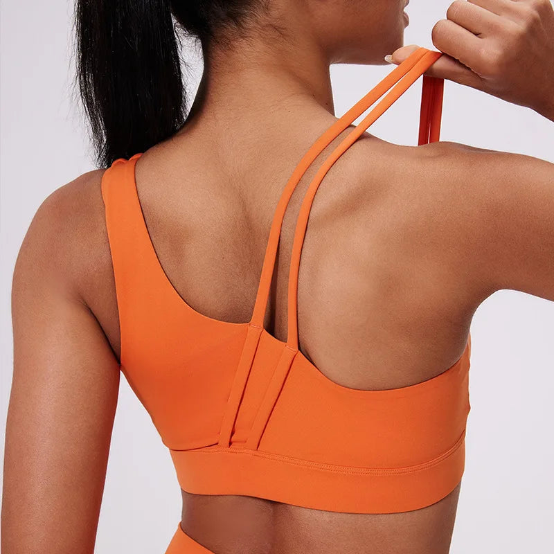QINACTIVE Women's Sports Bra with Asymmetrical Shoulder Straps Yoga Top Removable Pads Beautiful Back Fitness Outfit Yoga Bra