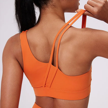 QINACTIVE Women's Sports Bra with Asymmetrical Shoulder Straps Yoga Top Removable Pads Beautiful Back Fitness Outfit Yoga Bra